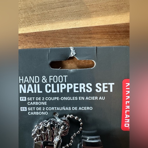 Kikkerland Silver Hand and Foot Nail Clippers Set with Chain - Picture 3 of 3